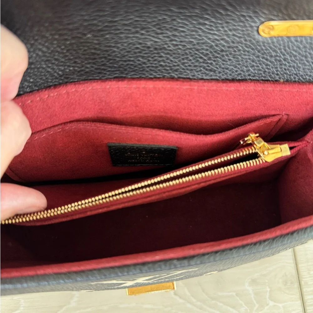 LOUIS VUITTON
Empreinte Monogram Giant Madeleine BB Black Beige - Picture 7 of 8